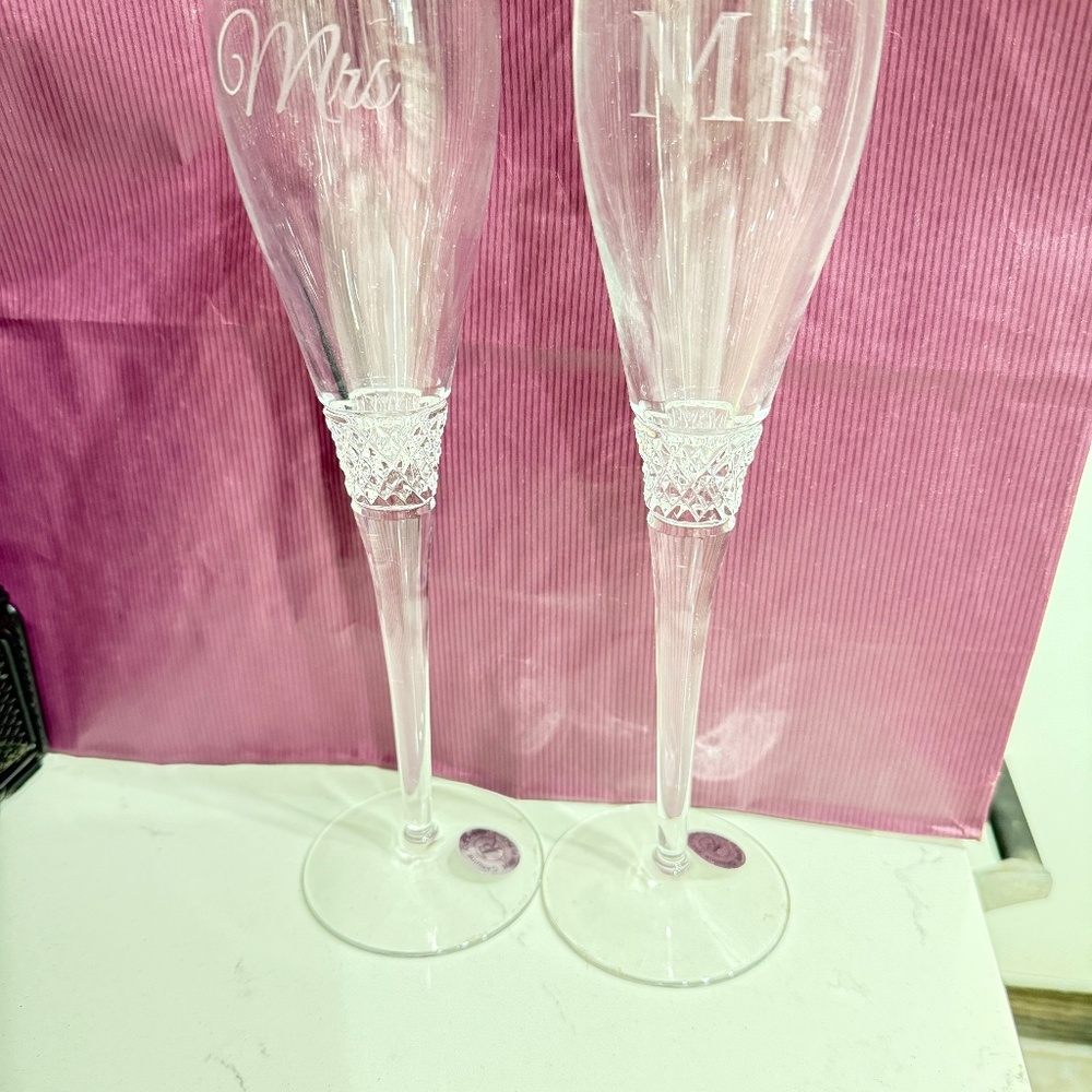 Mr & Mrs crystal champagne flutes